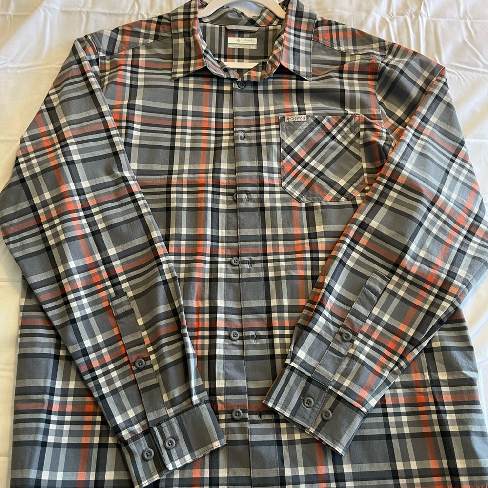 Columbia, Men’s Long Sleeve Button Down Shirt. Size Large, Gray/Orange.